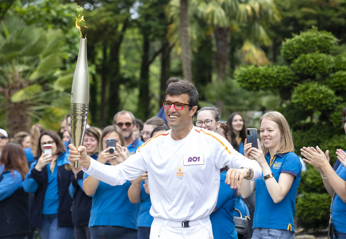 Rodolphe Delord et Maud Fontenoy portent la Flamme Olympique à Beauval !